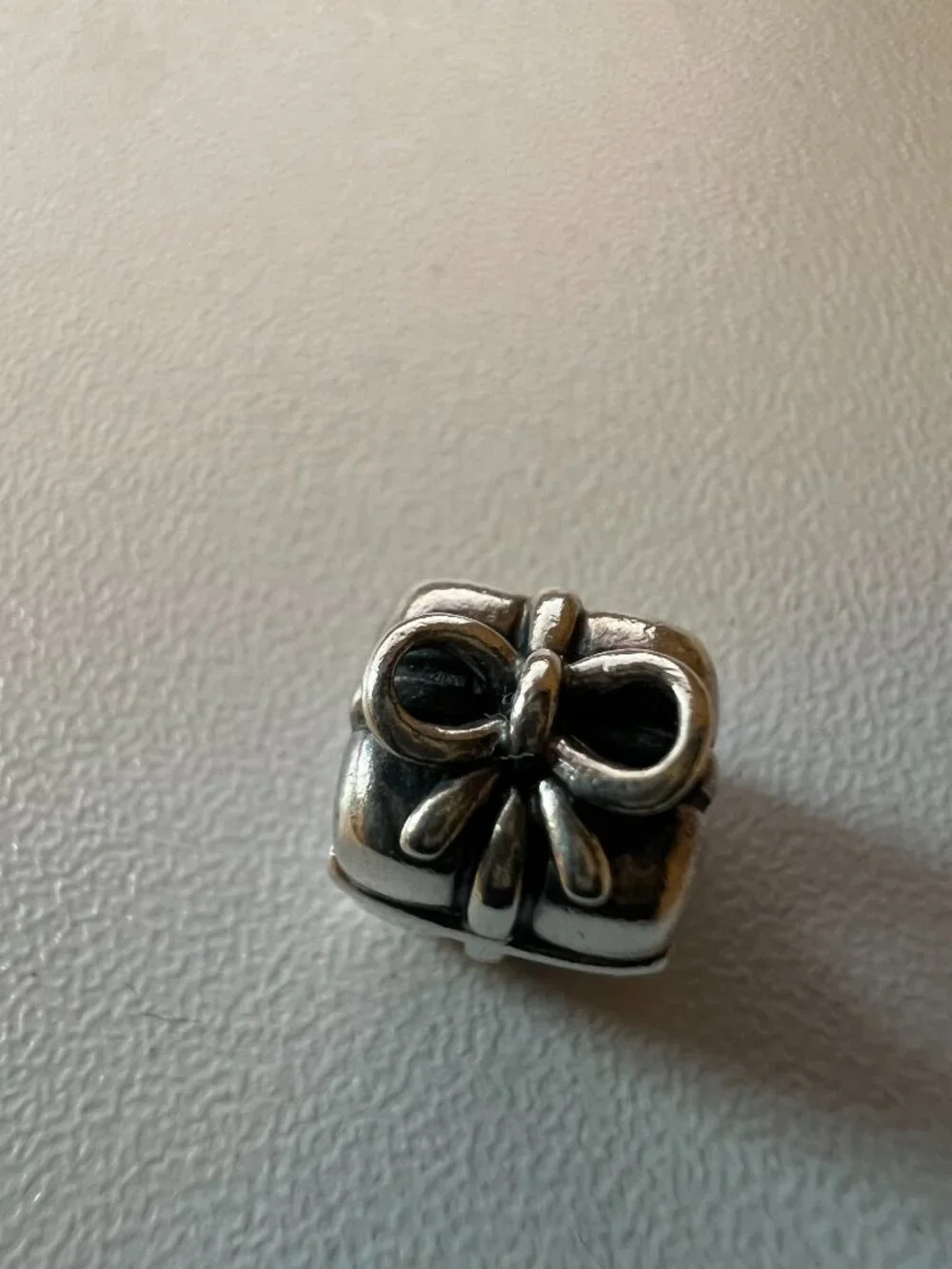 Pandora Silver Gift Box Charm – Present Bow Design